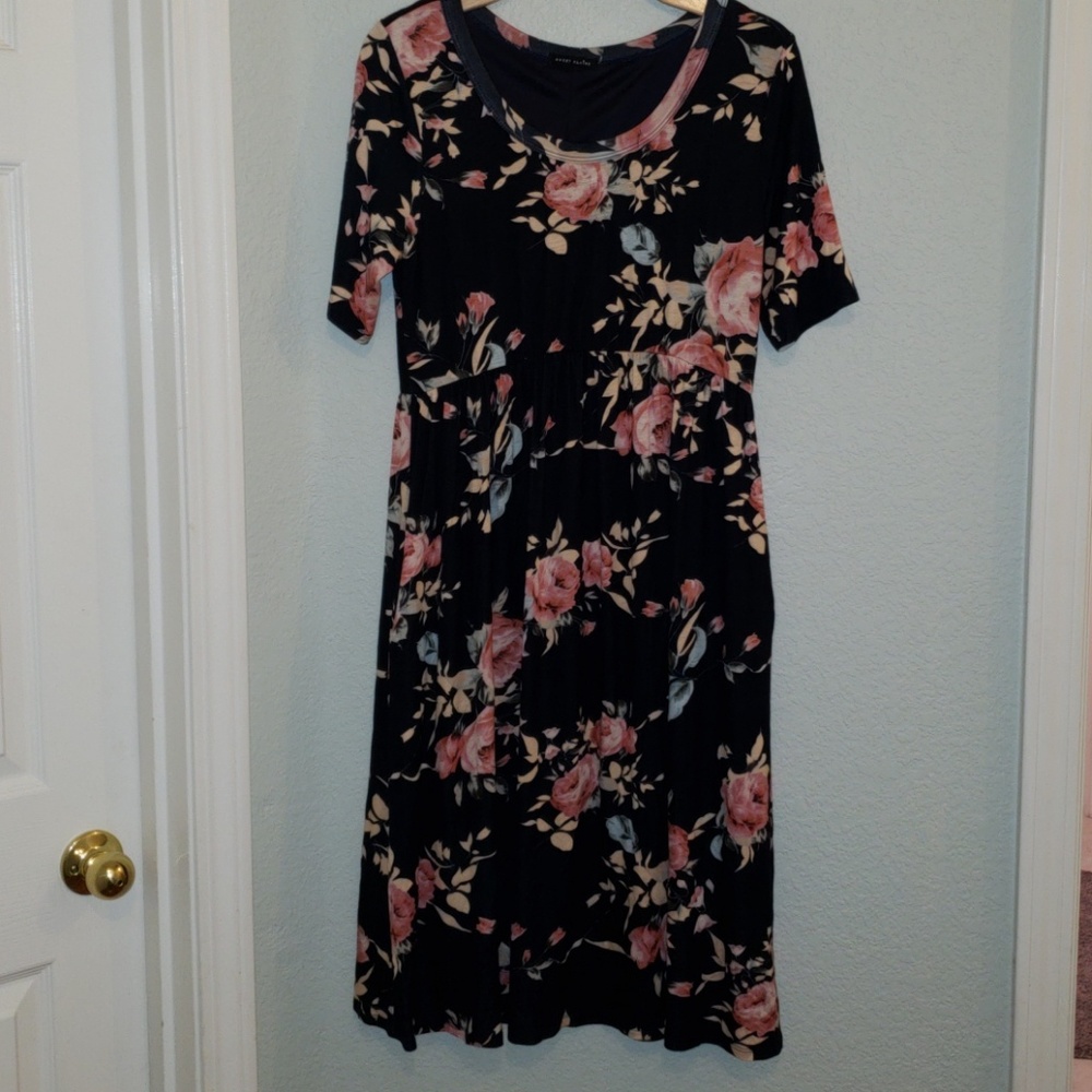 Floral dress with pockets